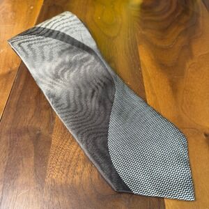 ESSANTE Men's Tie, Abstract, Zig Zag, Silk, Made in USA, Formal, Classic